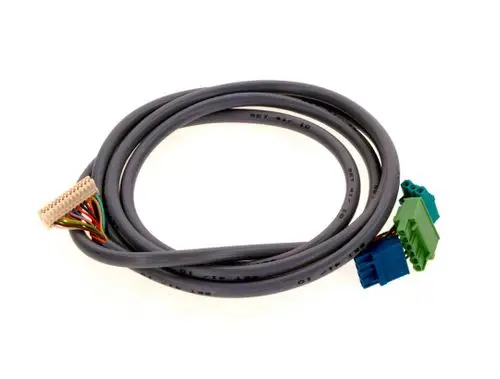 Kabelbaum von Bosch mit mehreren farbigen Drähten, verbunden mit einem weißen und einem grünen Stecker. Der Kabelbaum ist für Anwendungen im Bereich Kleinspannung ausgelegt.